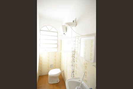 Casa para alugar com 230m², 4 quartos e 2 vagasBanheiro de Serviço