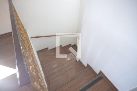 Casa para alugar com 230m², 4 quartos e 2 vagasEscada