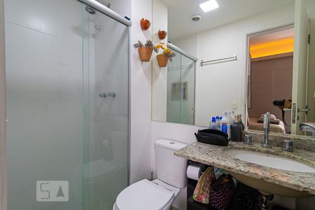 Banheiro de kitnet/studio para alugar com 1 quarto, 25m² em Bela Vista, São Paulo