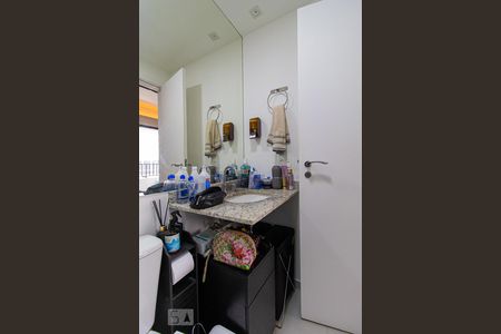 Banheiro de kitnet/studio para alugar com 1 quarto, 25m² em Bela Vista, São Paulo