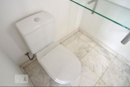 Apartamento à venda com 69m², 2 quartos e 2 vagasBanheiro da suite