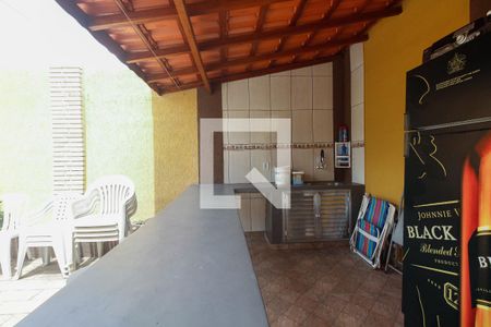 Casa à venda com 350m², 3 quartos e 4 vagasQuintal - Piscina  