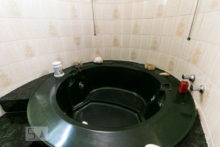 Casa à venda com 350m², 3 quartos e 4 vagasSuíte 1 - Banheiro