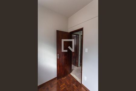 Apartamento à venda com 147m², 3 quartos e 2 vagas Apartamento à venda com 147m², 3 quartos e 2 vagasQuarto de Serviço