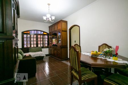 Casa à venda com 350m², 4 quartos e 8 vagasSala de TV