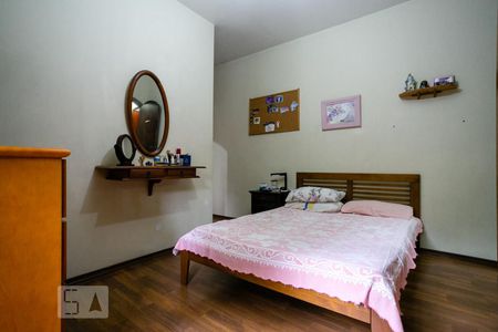 Casa à venda com 350m², 4 quartos e 8 vagasSuíte 2