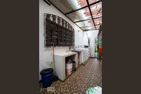 Casa à venda com 350m², 4 quartos e 8 vagasÁrea de serviço e churrasqueira