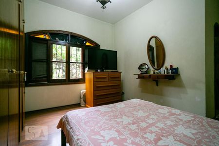 Casa à venda com 350m², 4 quartos e 8 vagasSuíte 2