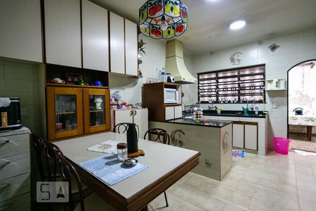 Casa à venda com 350m², 4 quartos e 8 vagasCozinha