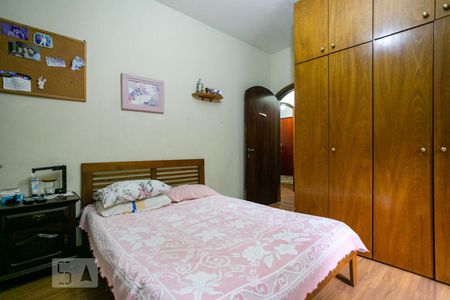 Casa à venda com 350m², 4 quartos e 8 vagasSuíte 2