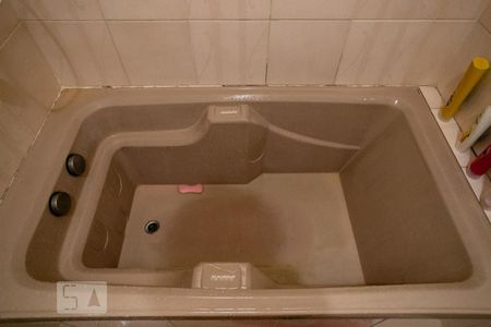 Casa à venda com 350m², 4 quartos e 8 vagasBanheiro da Suíte 2