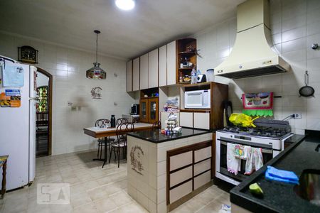 Casa à venda com 350m², 4 quartos e 8 vagasCozinha