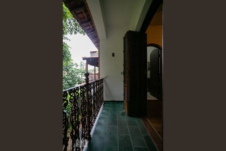 Casa à venda com 350m², 4 quartos e 8 vagasVaranda da Suíte 1