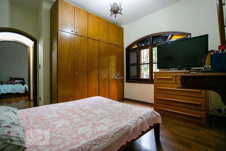 Casa à venda com 350m², 4 quartos e 8 vagasSuíte 2