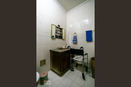 Casa à venda com 350m², 4 quartos e 8 vagasBanheiro da Suíte 1