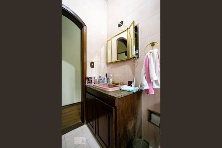 Casa à venda com 350m², 4 quartos e 8 vagasBanheiro da Suíte 2