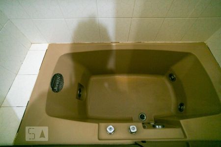 Casa à venda com 350m², 4 quartos e 8 vagasBanheiro da Suíte 1