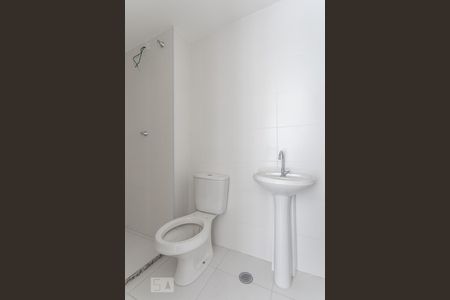 Banheiro de kitnet/studio para alugar com 1 quarto, 29m² em Água Branca, São Paulo