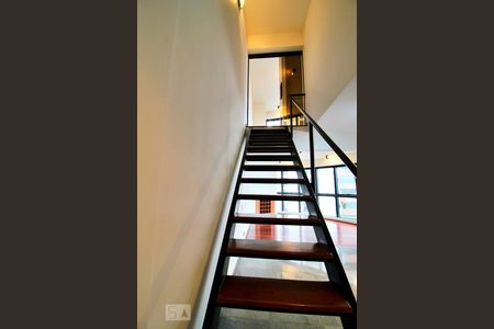 Escada de apartamento para alugar com 2 quartos, 98m² em Jardim, Santo André
