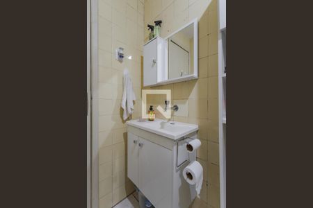 Banheiro de apartamento para alugar com 1 quarto, 51m² em São Sebastião, Porto Alegre