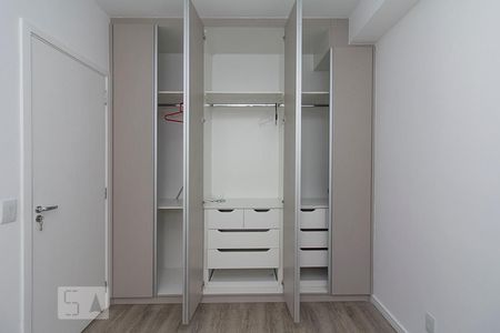 Quarto - Detalhe armários de apartamento para alugar com 1 quarto, 33m² em Barra Funda, São Paulo