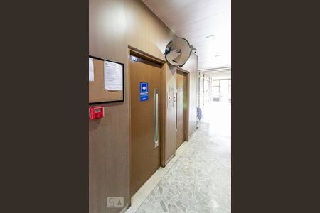 Apartamento à venda com 78m², 1 quarto e sem vagaElevadores