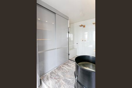 Apartamento à venda com 78m², 1 quarto e sem vagaBanheiro da Suite