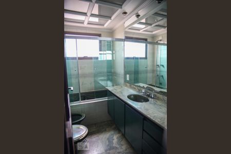 Apartamento para alugar com 190m², 4 quartos e 4 vagasBanheiro Corredor