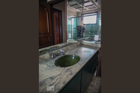 Apartamento para alugar com 190m², 4 quartos e 4 vagasBanheiro Corredor