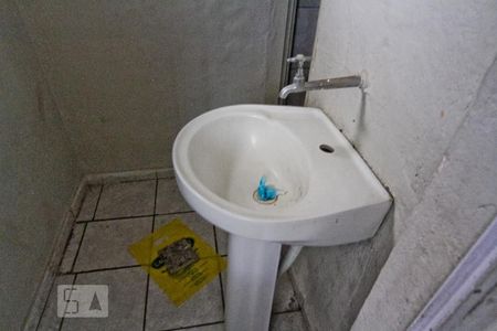 Banheiro de casa para alugar com 1 quarto, 35m² em Jardim Almanara, São Paulo