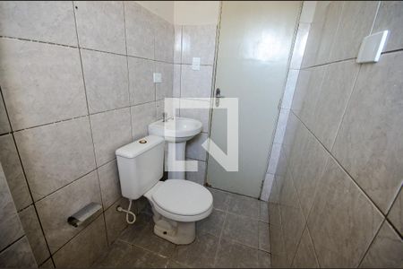 Casa para alugar com 55m², 2 quartos e sem vaga Casa para alugar com 55m², 2 quartos e sem vagaBanheiro