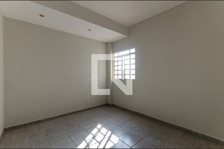 Quarto 1 de casa para alugar com 2 quartos, 55m² em Jardim Almanara, São Paulo