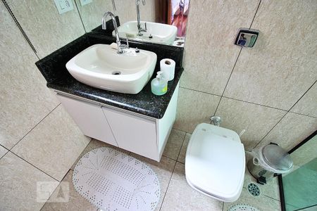 Casa à venda com 214m², 3 quartos e 2 vagasBanheiro do  Quarto 2 - Suíte