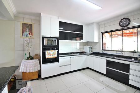 Casa à venda com 214m², 3 quartos e 2 vagasCozinha