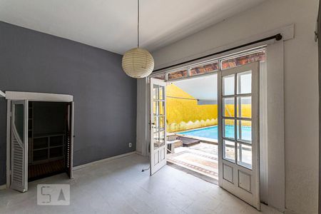 Suite  de casa para alugar com 4 quartos, 250m² em Piratininga, Niterói
