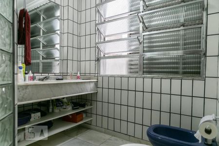 Apartamento para alugar com 300m², 5 quartos e 2 vagas Apartamento para alugar com 300m², 5 quartos e 2 vagasBanheiro da suíte 2