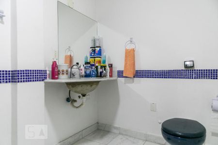 Apartamento para alugar com 300m², 5 quartos e 2 vagas Apartamento para alugar com 300m², 5 quartos e 2 vagasBanheiro da suíte