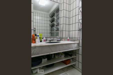 Apartamento para alugar com 300m², 5 quartos e 2 vagas Apartamento para alugar com 300m², 5 quartos e 2 vagasBanheiro da suíte 2