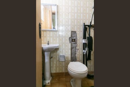 Apartamento para alugar com 300m², 5 quartos e 2 vagas Apartamento para alugar com 300m², 5 quartos e 2 vagasBanheiro de serviço