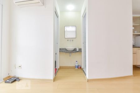 Banheiro de kitnet/studio para alugar com 1 quarto, 28m² em Consolação, São Paulo