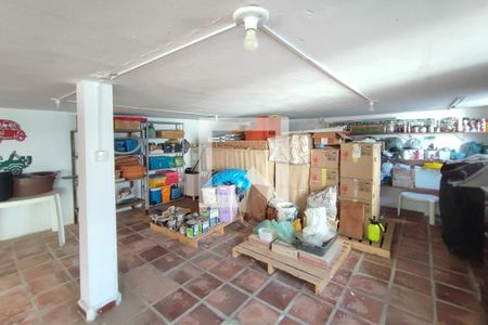 Casa à venda com 154m², 3 quartos e 4 vagasPorão