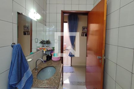 Casa à venda com 154m², 3 quartos e 4 vagasBanheiro Social