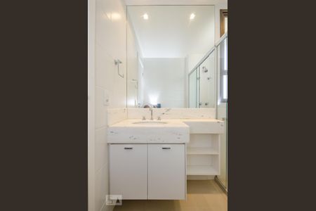Apartamento para alugar com 53m², 1 quarto e 2 vagas Apartamento para alugar com 53m², 1 quarto e 2 vagasBanheiro da Suíte