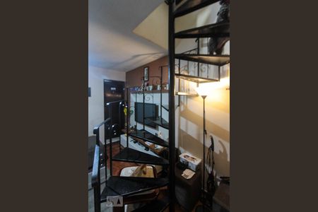 escada de casa à venda com 6 quartos, 146m² em Jardim Vila Formosa, São Paulo
