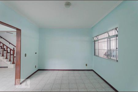 Casa à venda com 640m², 4 quartos e 2 vagasSala