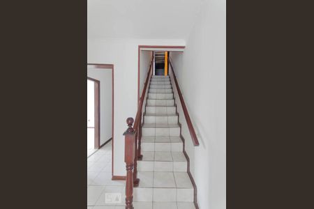 Casa à venda com 640m², 4 quartos e 2 vagasEscada