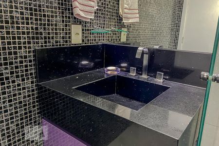 Apartamento à venda com 189m², 3 quartos e 3 vagasDetalhe Banheiro da Suite 2