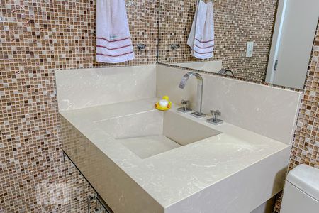 Apartamento à venda com 189m², 3 quartos e 3 vagasDetalhe Banheiro da Suite