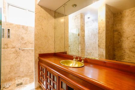 Apartamento para alugar com 260m², 3 quartos e 2 vagasBanheiro da Suíte