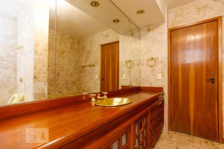 Apartamento para alugar com 260m², 3 quartos e 2 vagasBanheiro da Suíte